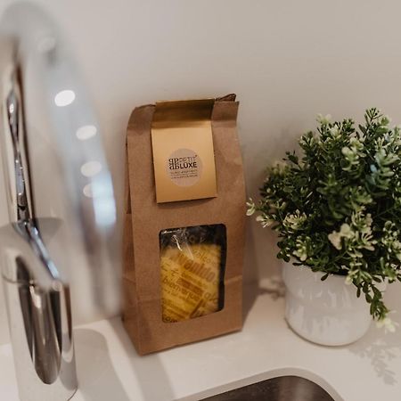 Petit Luxe Volta Apartaments Terrassa Bagian luar foto