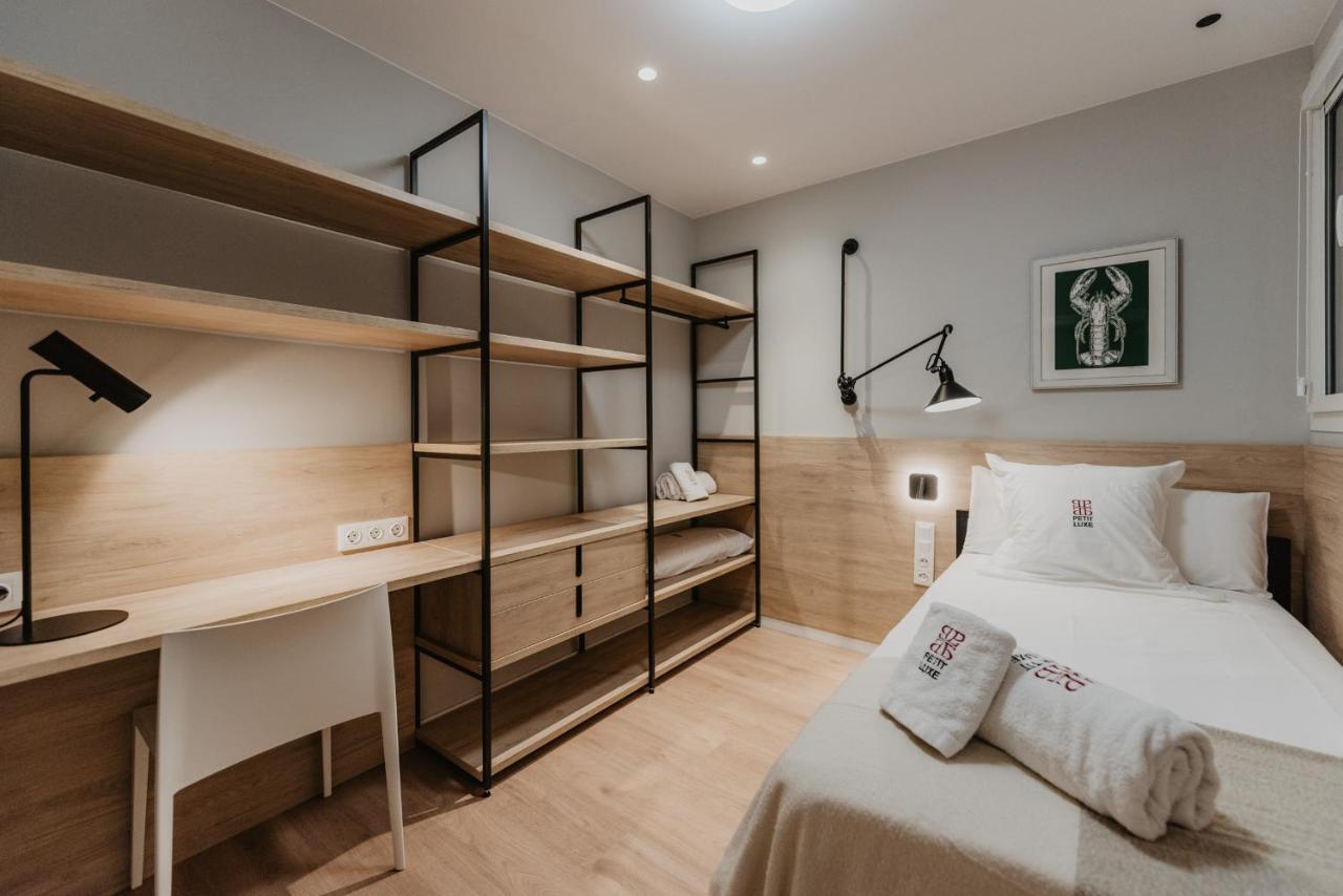 Petit Luxe Volta Apartaments Terrassa Bagian luar foto