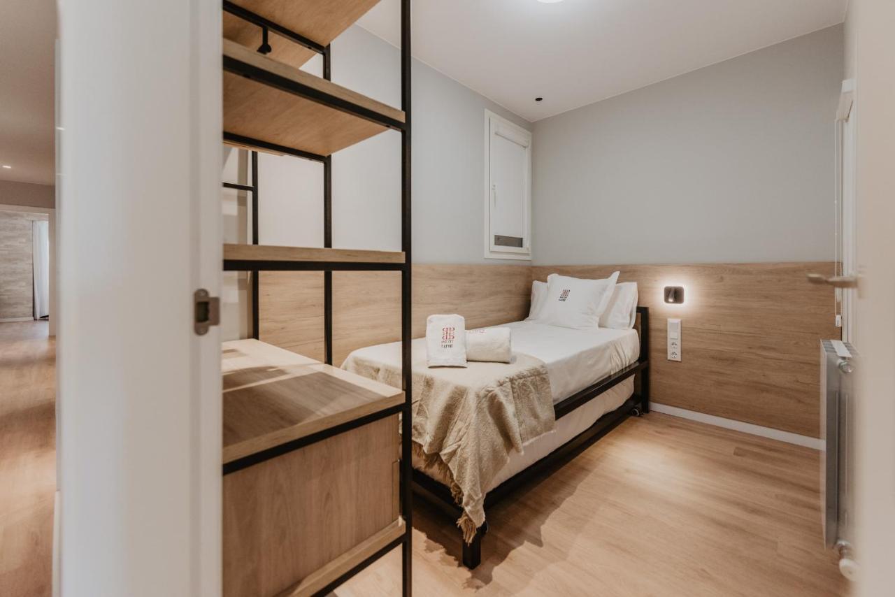 Petit Luxe Volta Apartaments Terrassa Bagian luar foto