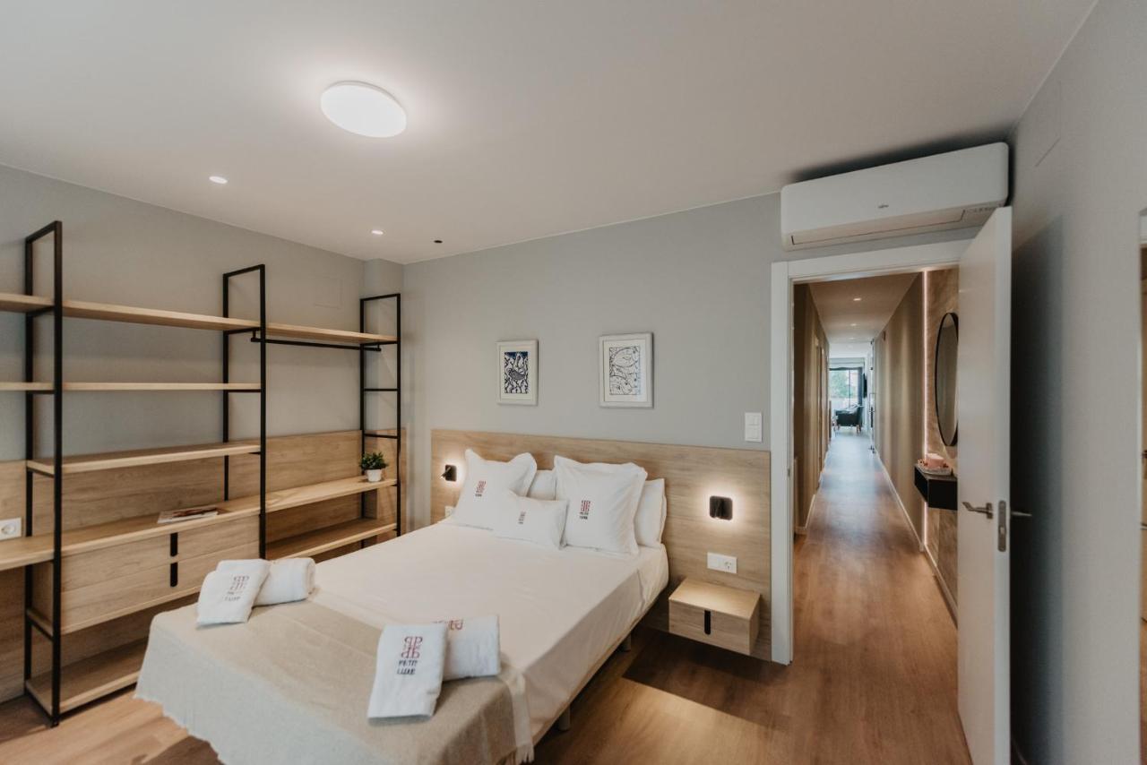 Petit Luxe Volta Apartaments Terrassa Bagian luar foto