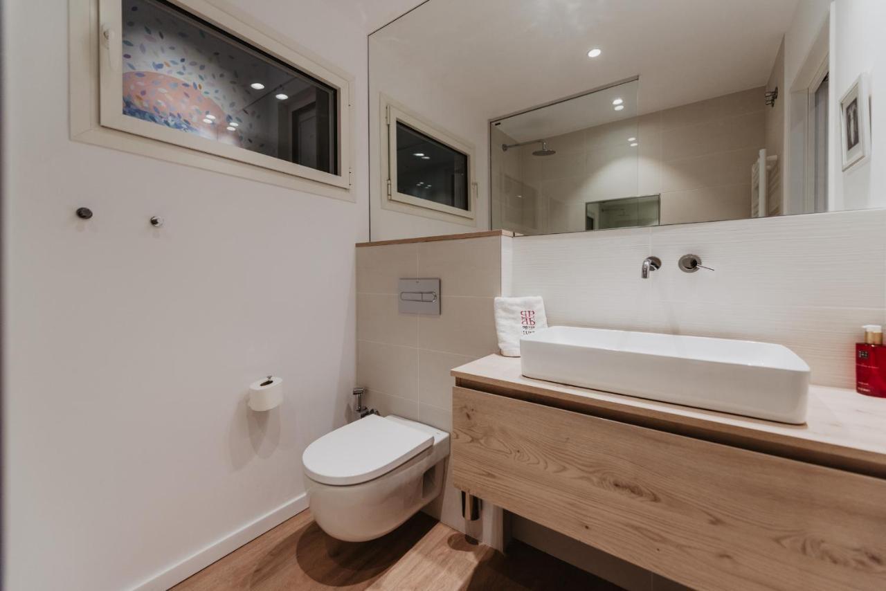 Petit Luxe Volta Apartaments Terrassa Bagian luar foto