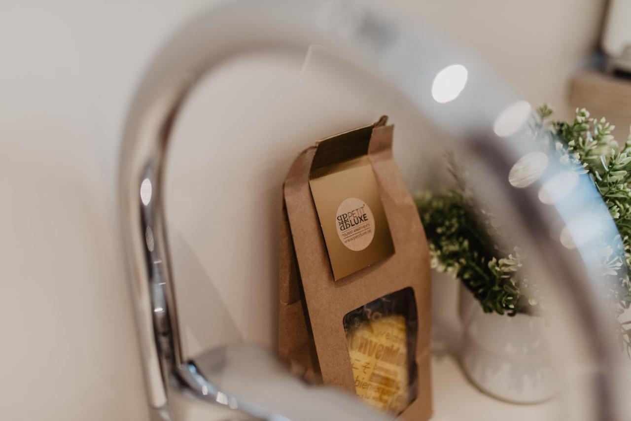 Petit Luxe Volta Apartaments Terrassa Bagian luar foto