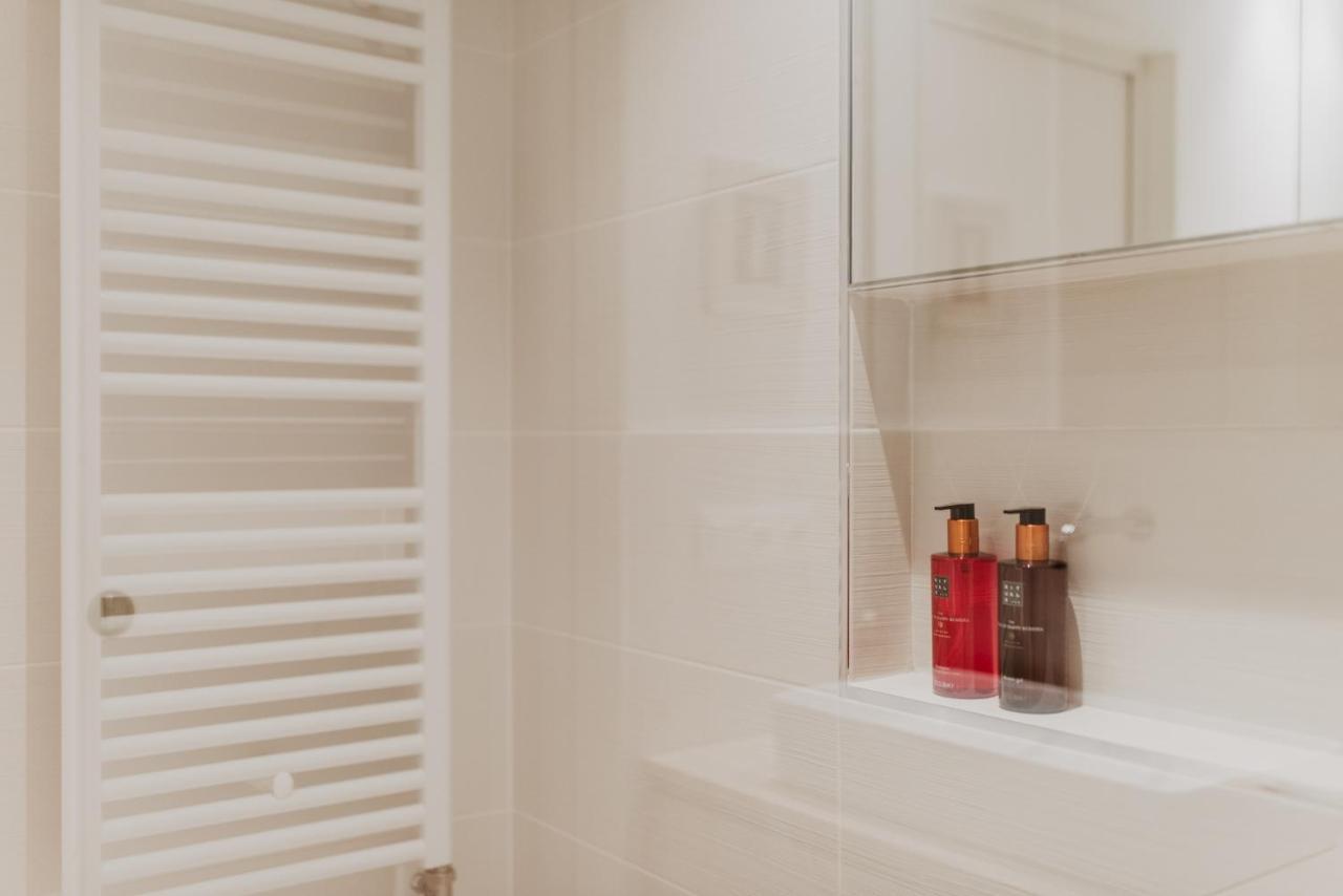 Petit Luxe Volta Apartaments Terrassa Bagian luar foto
